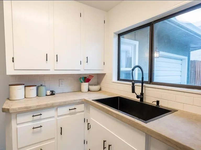 2250 Alameda Ave — Photo 2