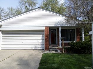 1326 Cambridge Rd, Berkley, MI 48072