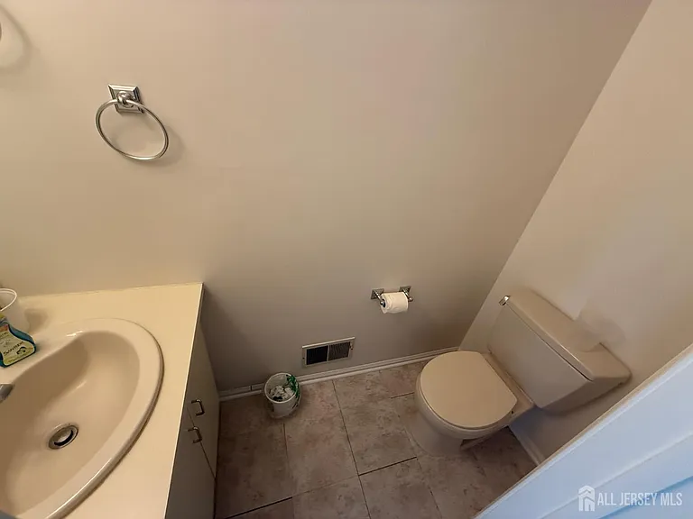 207 Darwin Ln — Photo 8