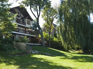 19266 W Lake View Ave, Mundelein, IL 60060