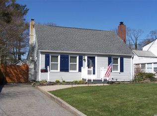 32 Walnut Ave, Patchogue, NY 11772