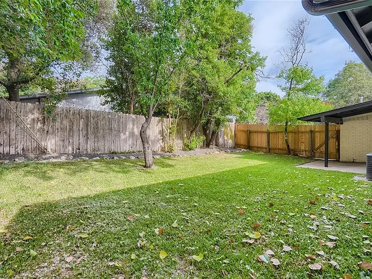 6204 Shadow Valley Dr #B — Photo 21