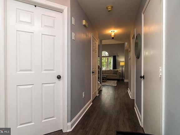5th image of 32 Redwood Ln