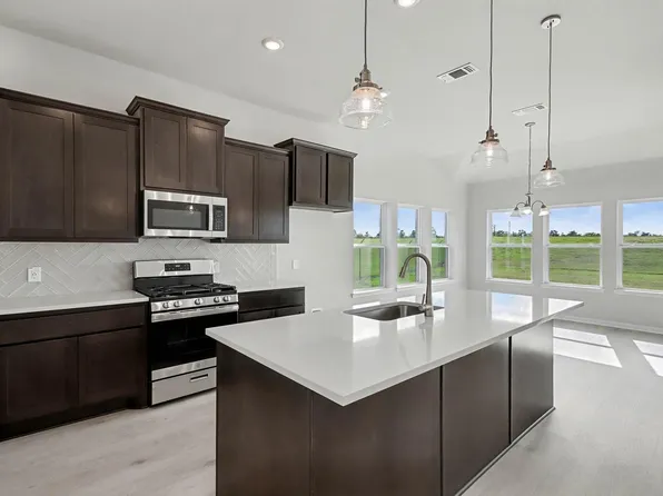 2000 Twin Lakes Blvd, West Columbia, TX 77486