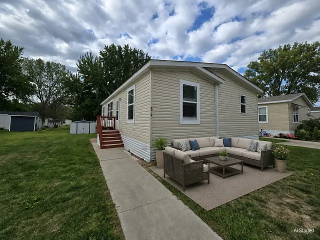 3 bed, 2.0 bath, 1232 sqft, $2,290 — Photo 1