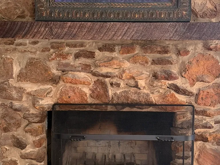Gorgeous working fireplace