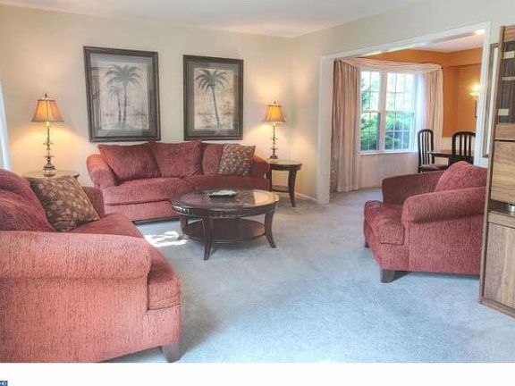3rd image of 415 Saint Anns Cir