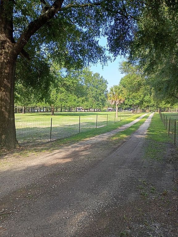682 SW Mary Ter - Property Image