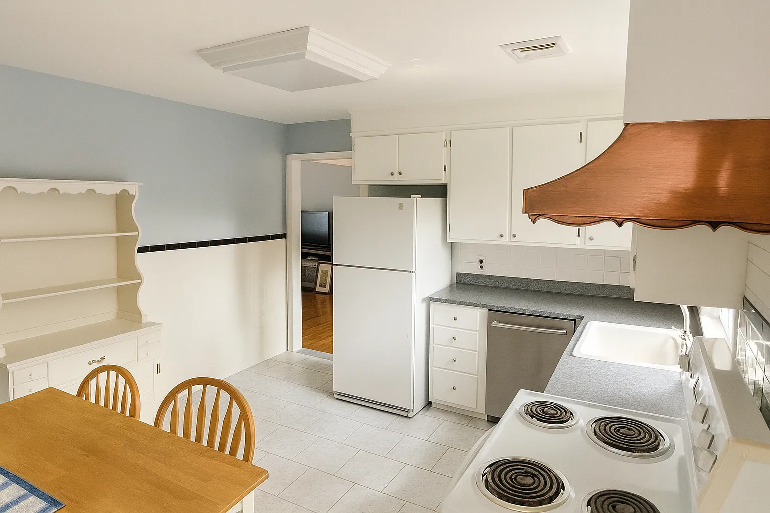 3 bed, 1938 sqft, $5,150 — Photo 3