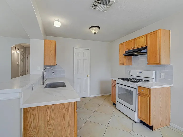 13983 Maximos Dr — Photo 10