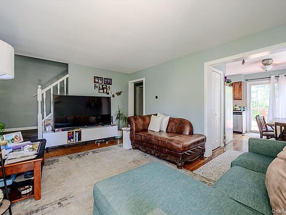 2nd image of 6 Angelo Place