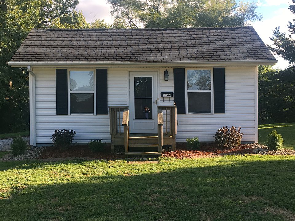 1st image of 1144 Prickett Ave
