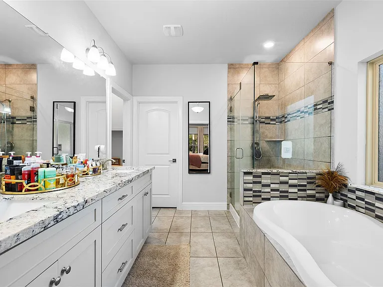 12140 Goliad Ln — Photo 16