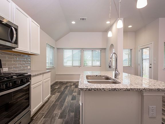 4th image of 17905 Lungo St