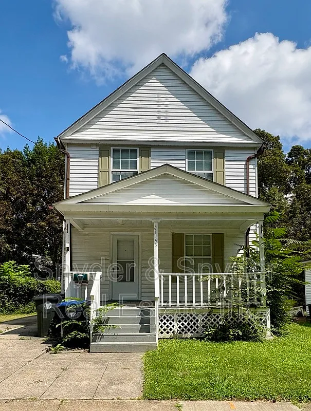 3 bed, 1.0 bath, 1120 sqft, $1,095 — Photo 1