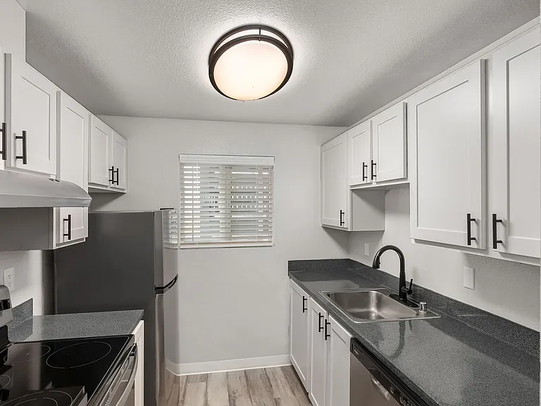 2550 N Vassault St — Photo 17