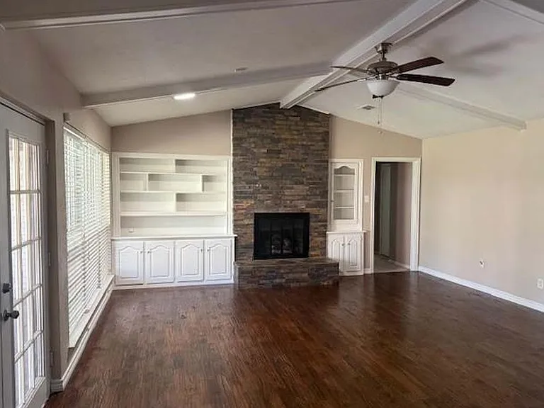 14922 Hillcrest Rd — Photo 2