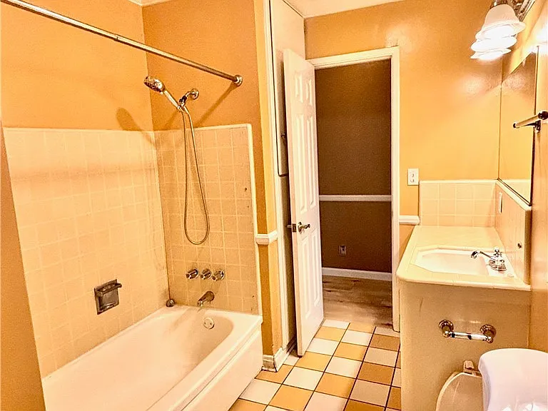 139 N Vecino Ave — Photo 21