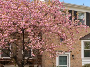 2409 Falls Place Ct, Falls Church, VA 22043