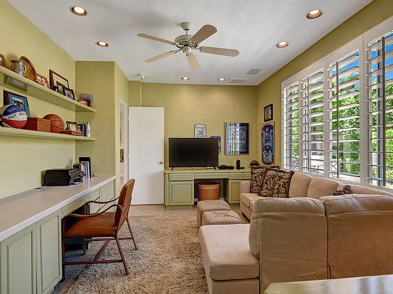 383 Desert Holly Dr — Photo 16