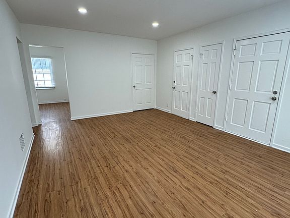 4th image of 1401 Havenhurst Dr APT 6