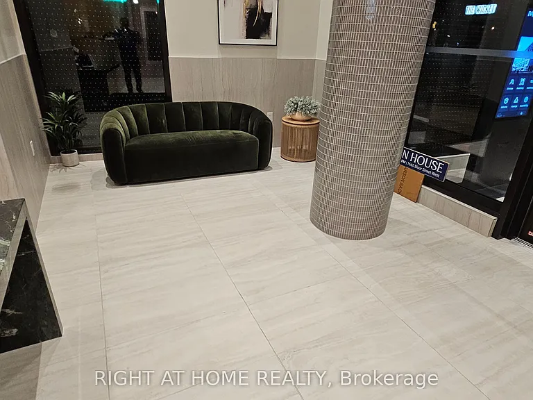 1660 Bloor St W #418 — Photo 8