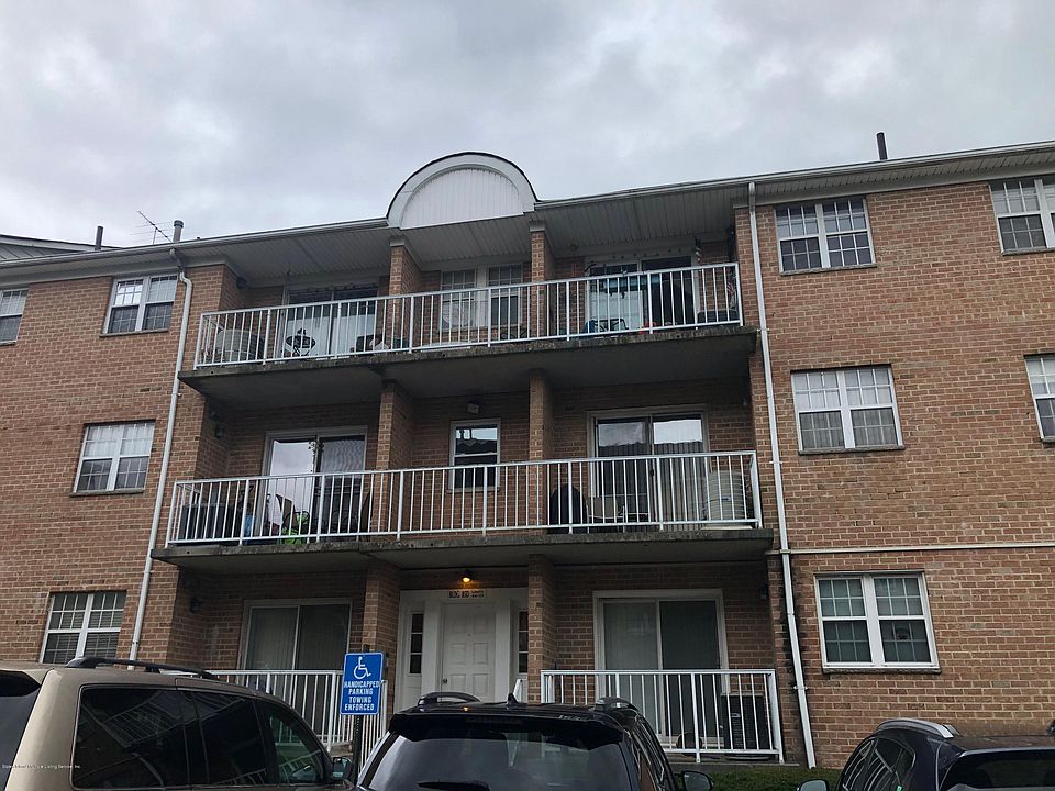 1st image of 85 Elmwood Park Dr #D