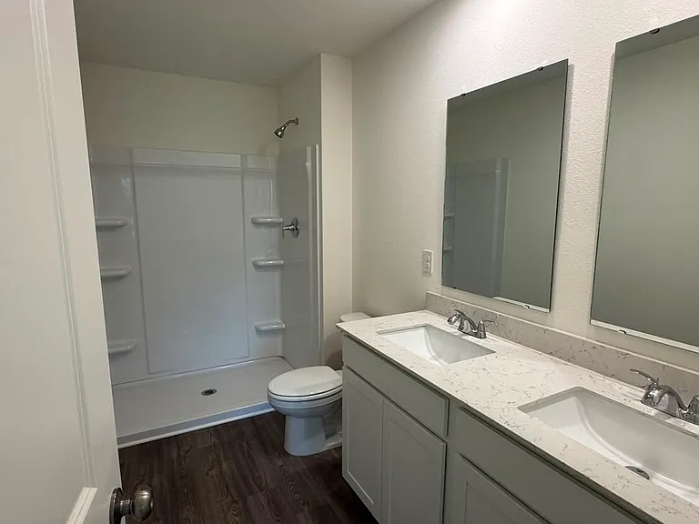 190 E Iris Ln — Photo 13