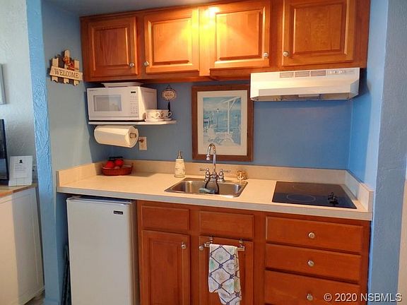 5th image of 3501 S Atlantic Ave #421
