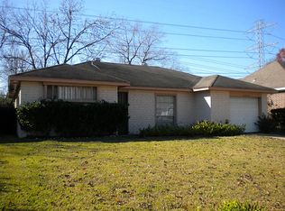 8622 Amblewood Dr, Houston, TX 77099
