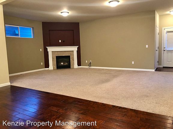 5th image of 4505 McKinley St NE