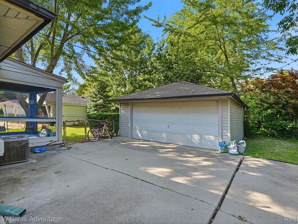 21407 Broadstone St, photo 8