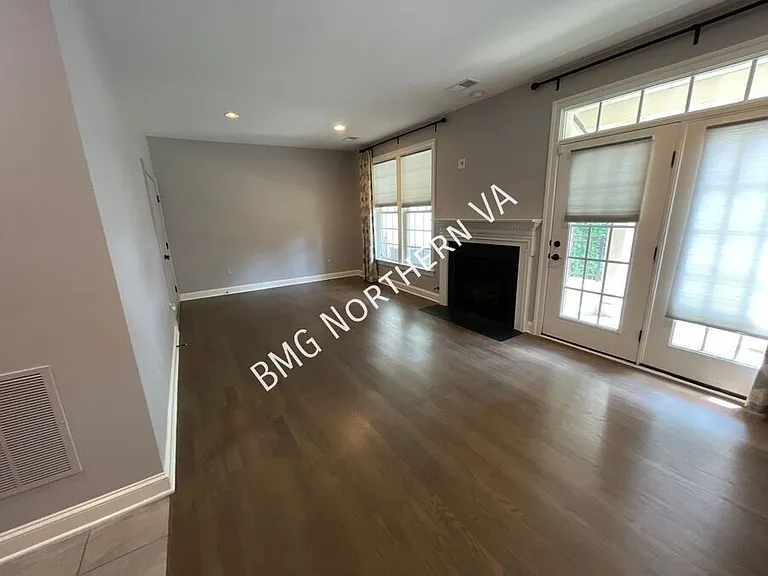 10679 Yorktown Ct — Photo 36