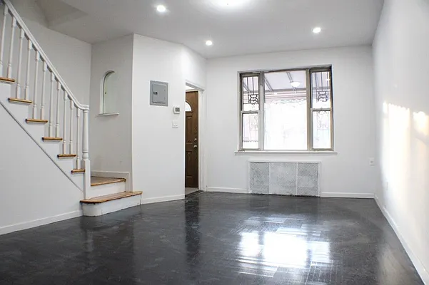 Rented by MNS | media 7