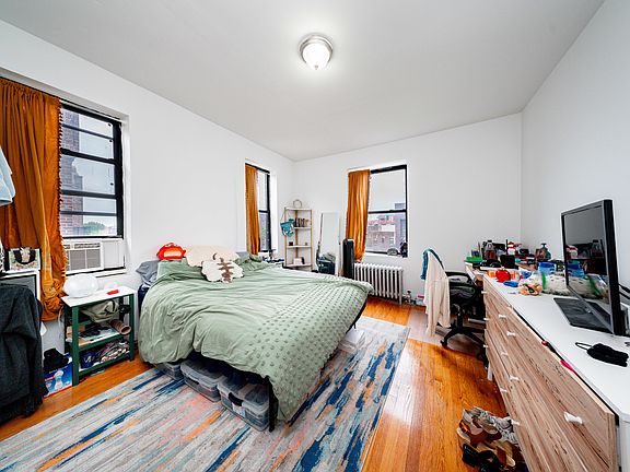 5th image of 2808 35th St APT 6B