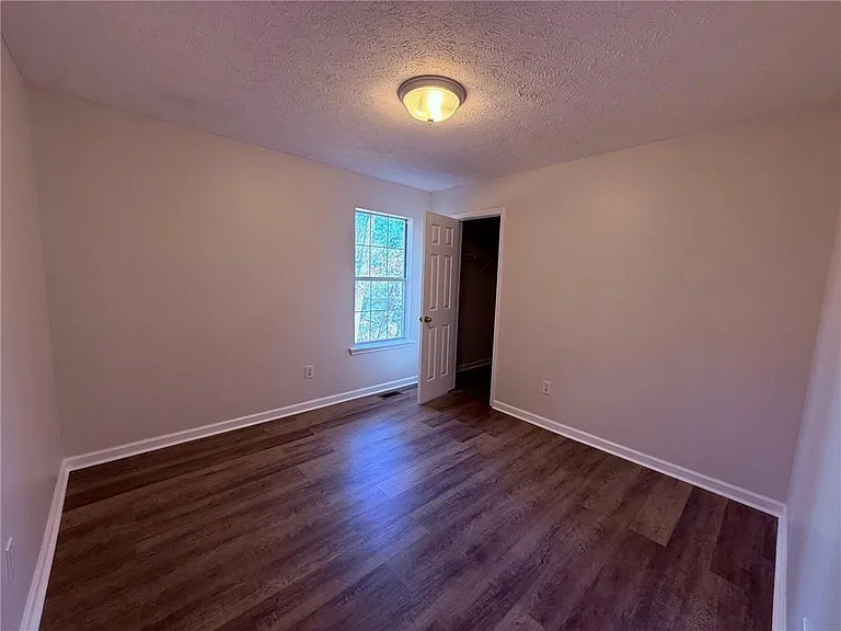 4825 Red Oak Dr — Photo 7