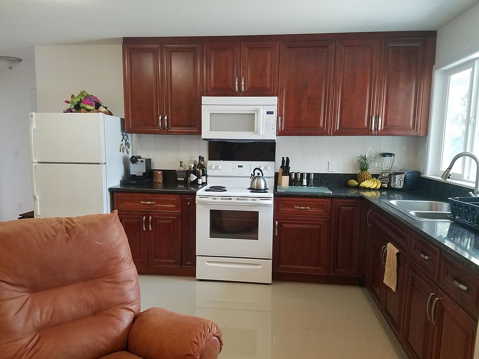 Kitchen with plenty cabinets