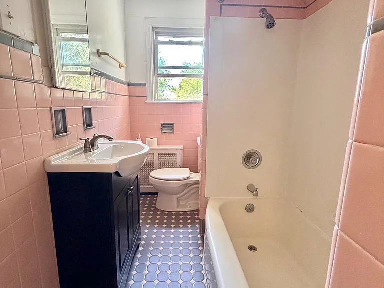 23 Carlton Ave — Photo 6