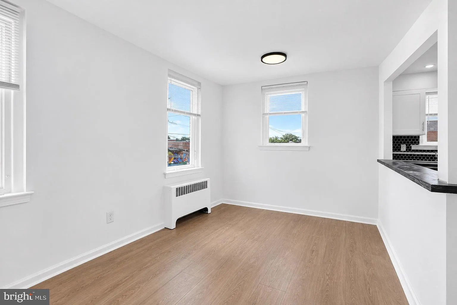 2 bed, 1.0 bath, 950 sqft, $1,600 — Photo 4
