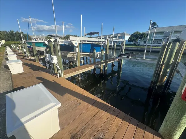 33S S Southeast Starfish Dr, Saint Petersburg, FL 33705