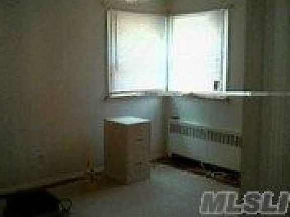 4th image of 2387 Flora Ln