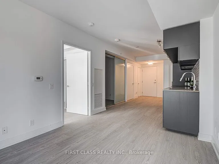181 Dundas St E #1002 — Photo 14