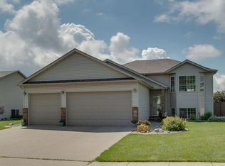 1087 Parkway Ln, West Fargo, ND 58078