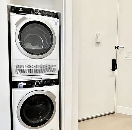 4th image of 106 E 7th St APT 1E