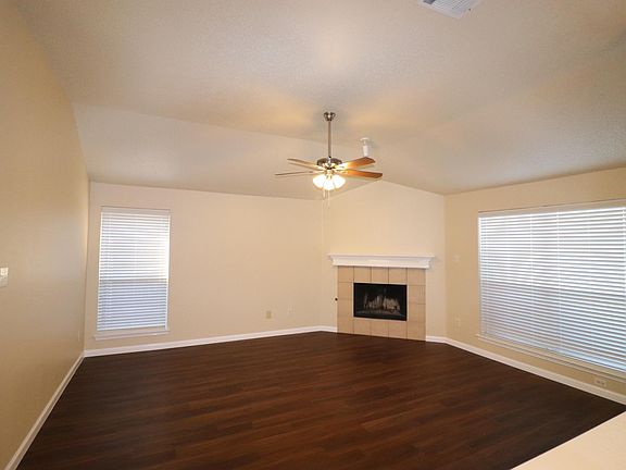 5th image of 1901 Crawford Dr