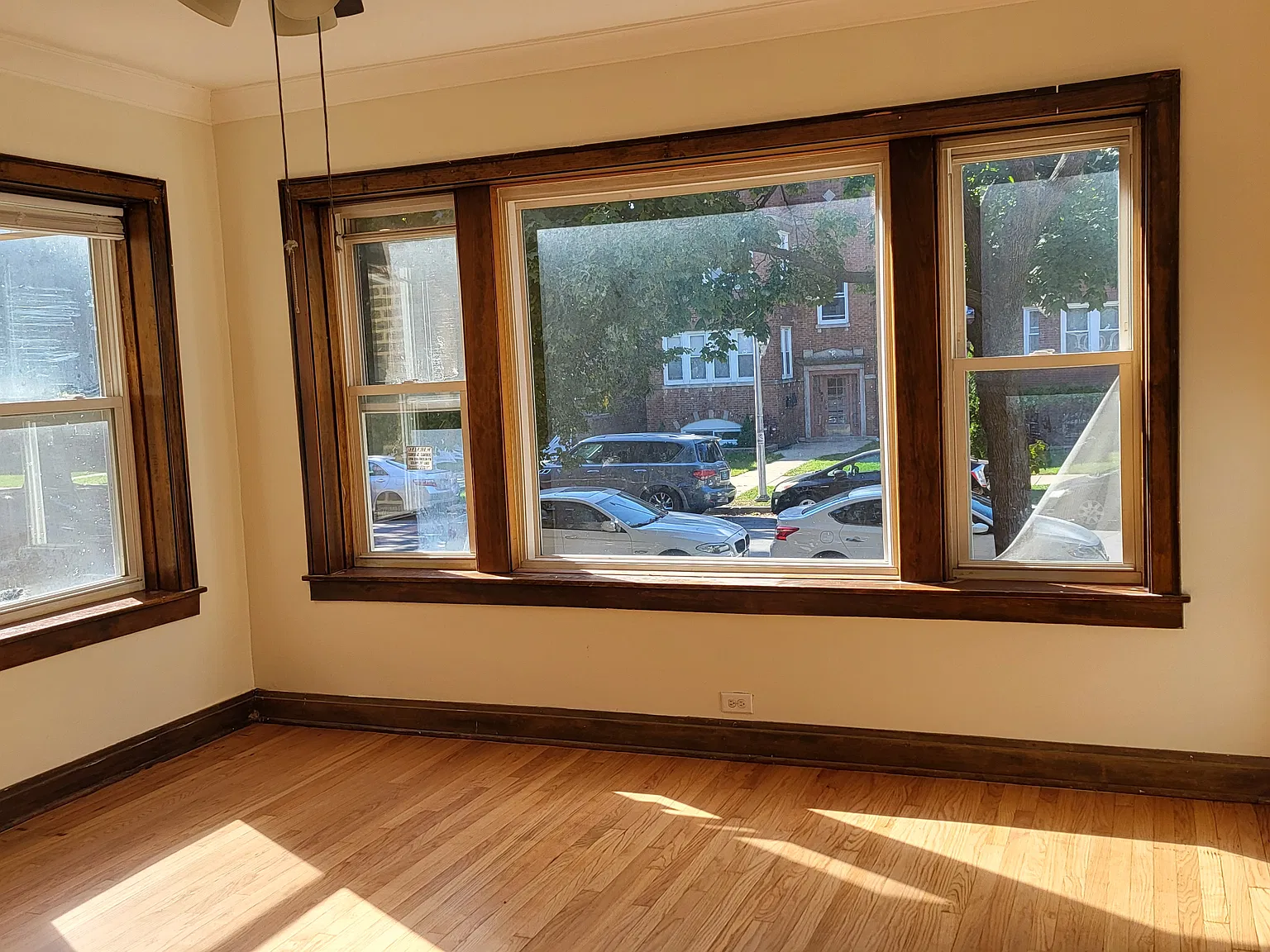 3 bed, 1200 sqft, $2,200 — Photo 2