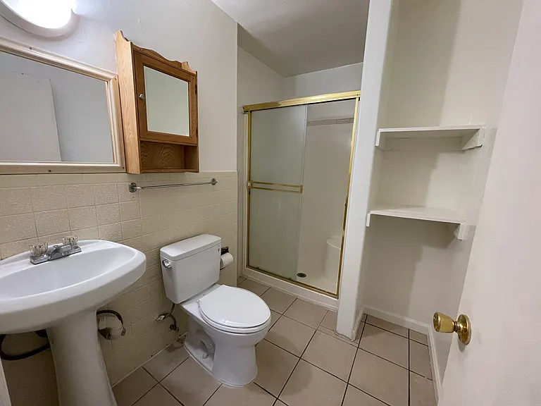 506 Athol Ave — Photo 4