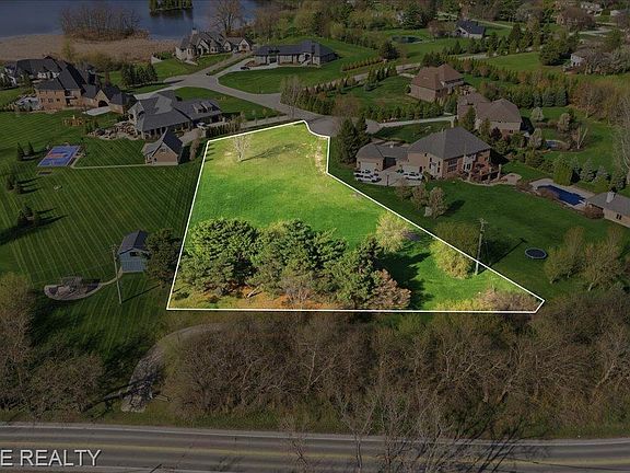 2nd image of 69225 Lake Point Ct