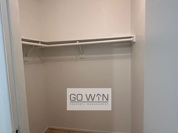 4th image of 260 W 8th Ave #29