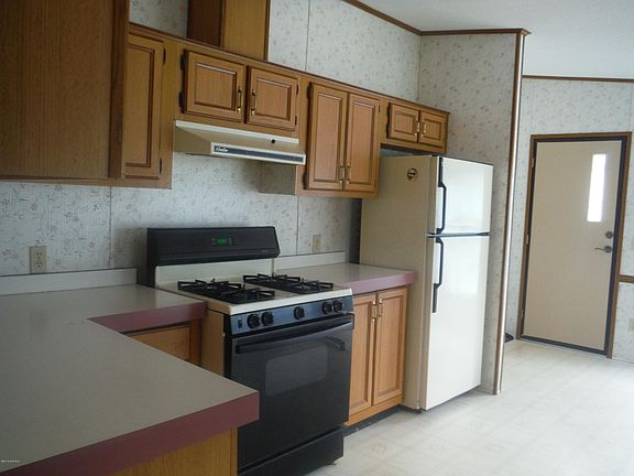 5th image of 1749 S Riverview Dr